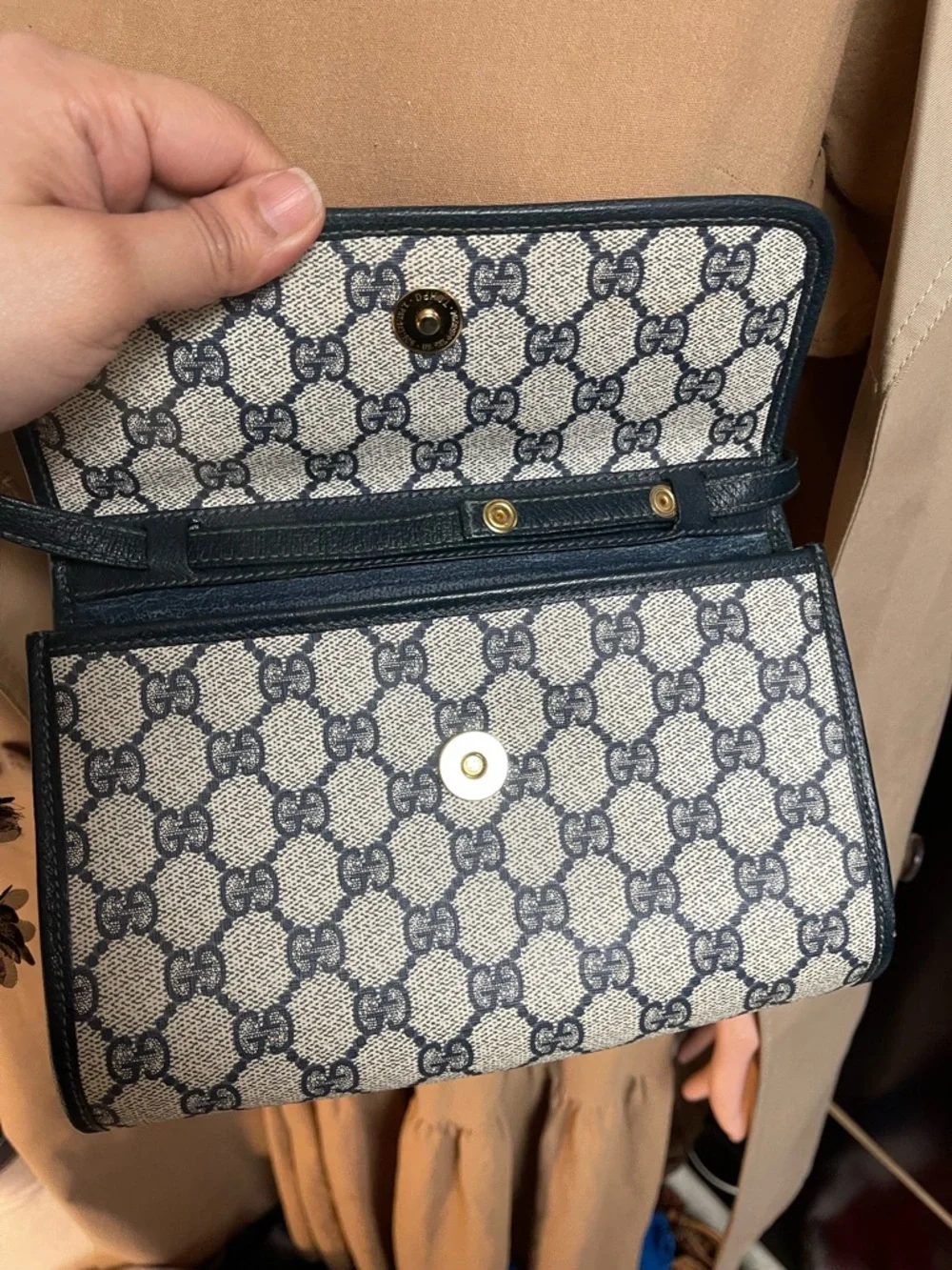 Authentic Gucci vintage GG canvas crossbody bag - Picture 8 of 13